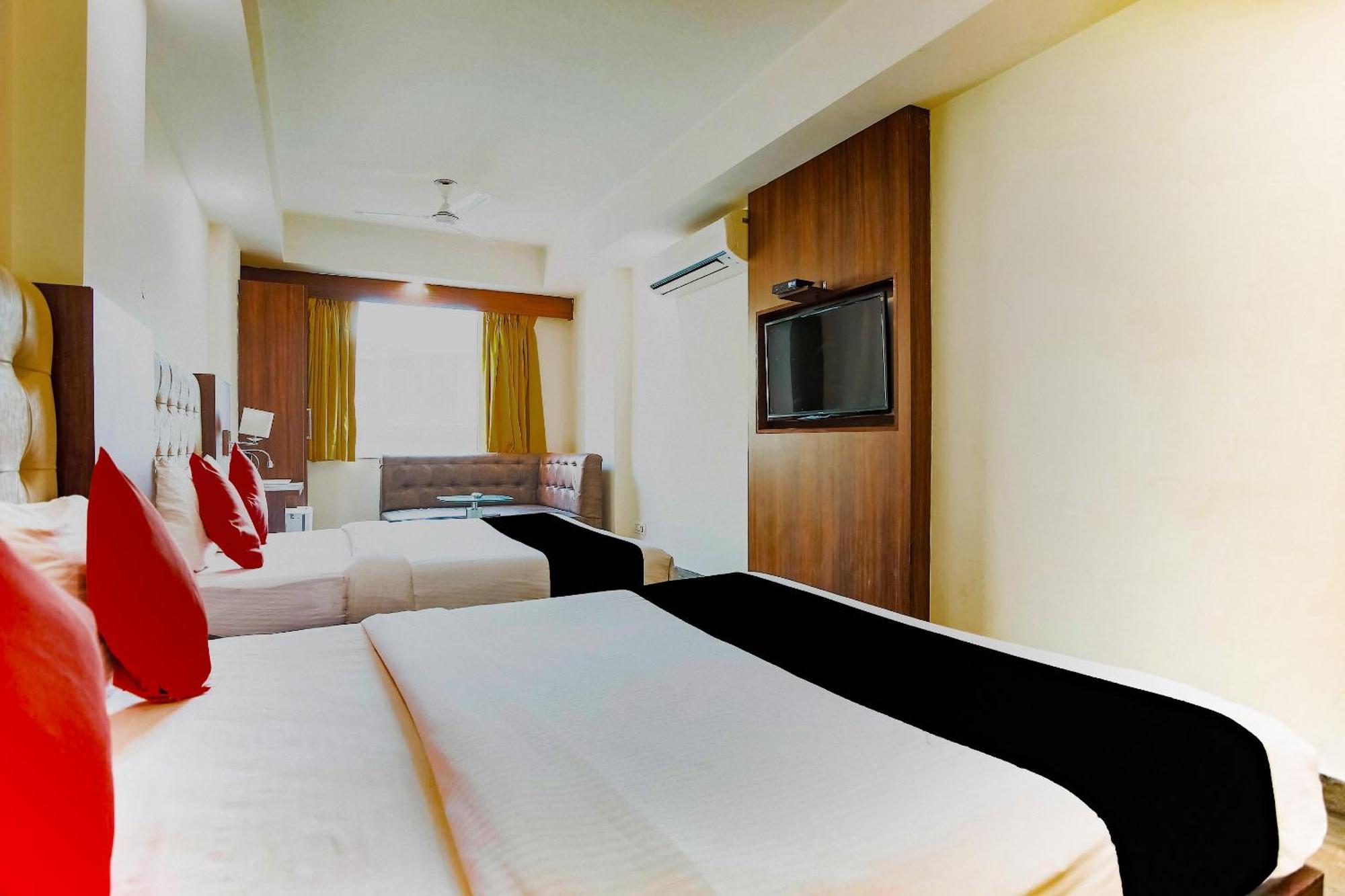 Collection O The Kailash Dev Hotel Nova Deli Exterior foto